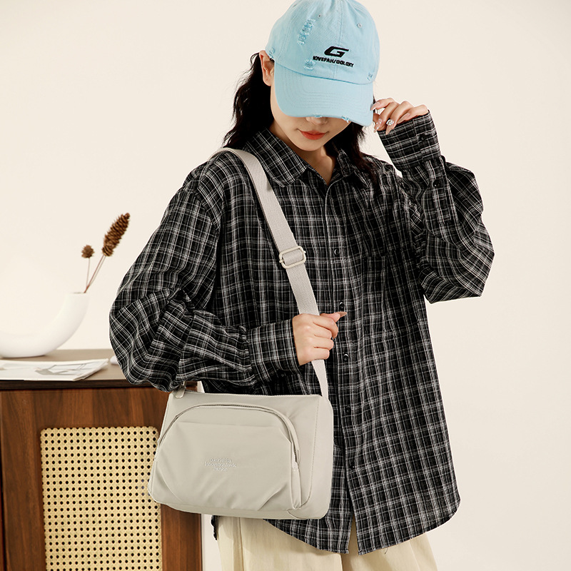 Large-capacity dumpling bag, lightweight travel crossbody bag, small square bag, multi-layer women's crossbody bag Item Picture