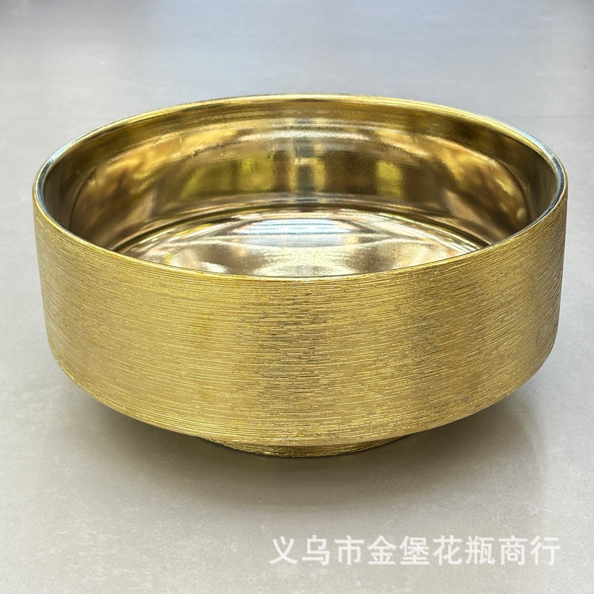 Hand-brushed horizontal gilded wide-mouth flowerpots for growing green plants in the living room of villas, bulk purchase for soft furnishings Specification image