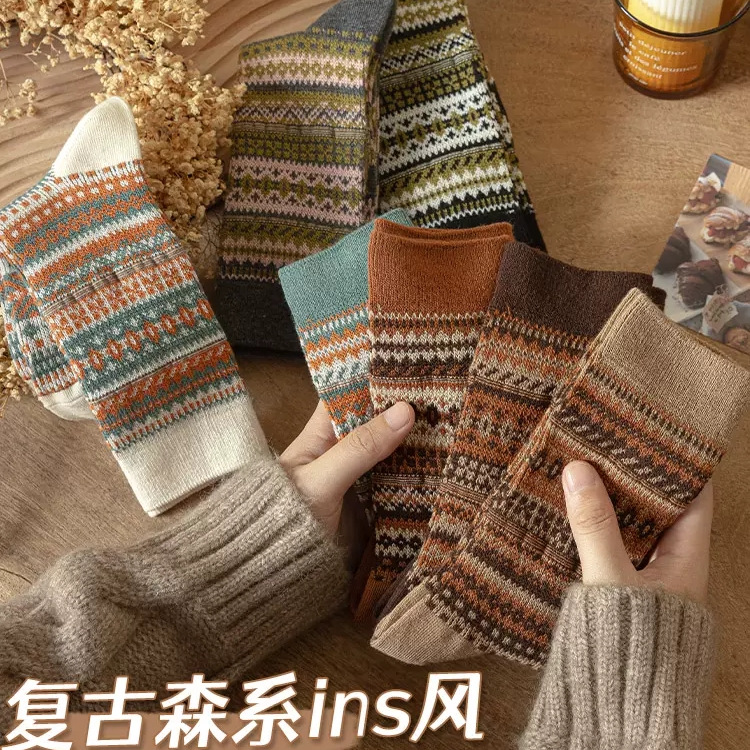 Double-needle double-path socks for women's Maillard outfits, ethnic-style long socks for women, mid-calf socks for women, and wholesale warm cotton socks for women in autumn and winter details Picture