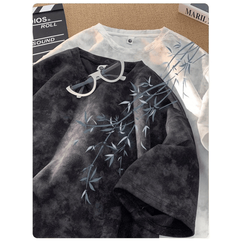 This short-sleeved T-shirt with a faux suede and velvet style and a youthful vibe is suitable for men's daily casual wear. It features loose letter prints that make you look younger and is versatile Item Picture