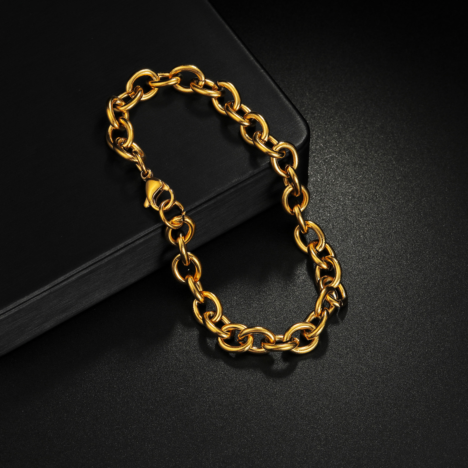 Cross-border best-selling items such as bracelets, anklets, O-shaped titanium steel clothing chains, and cross-border hip-hop accessories are selling well on Amazon Application Scenario