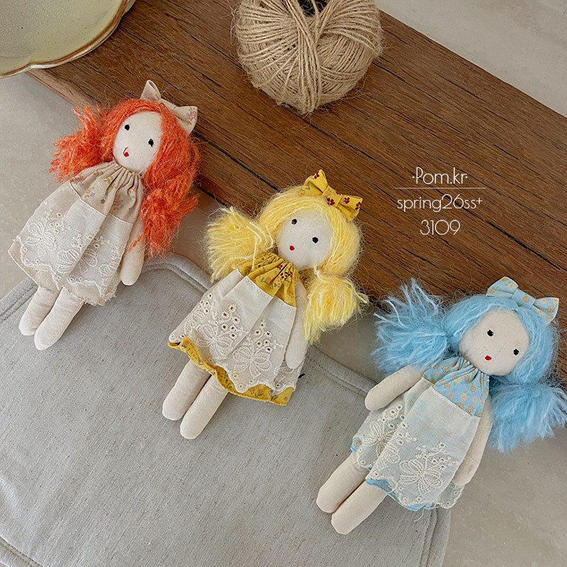 Spring new Korean-style floral handcrafted fabric dolls, children's sweet and pastoral style patchwork dolls, room decorations
