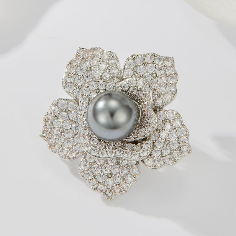 A light luxury and high-end three-dimensional camellia brooch, made of copper alloy and slightly inlaid with zirconium gray pearls, is a delicate dress pin and brooch Application Scenario