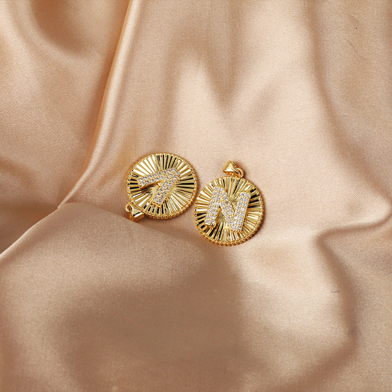 Cross-border new 26-letter necklace, zircon fashionable and elegant pendant, European and American style, simple and individual collarbone chain wholesale Specification image