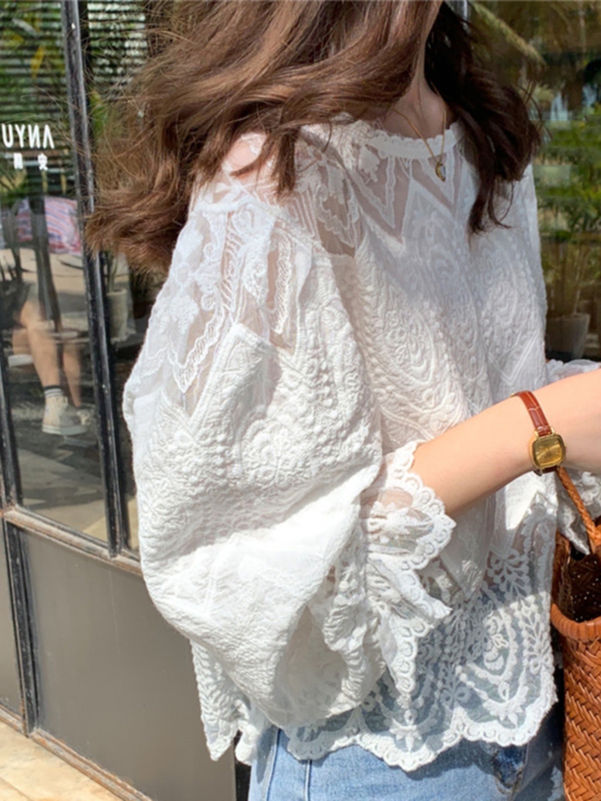 Lace shirt women's early Spring 2025 new style chiffon loose and stylish small shirt long-sleeved top versatile