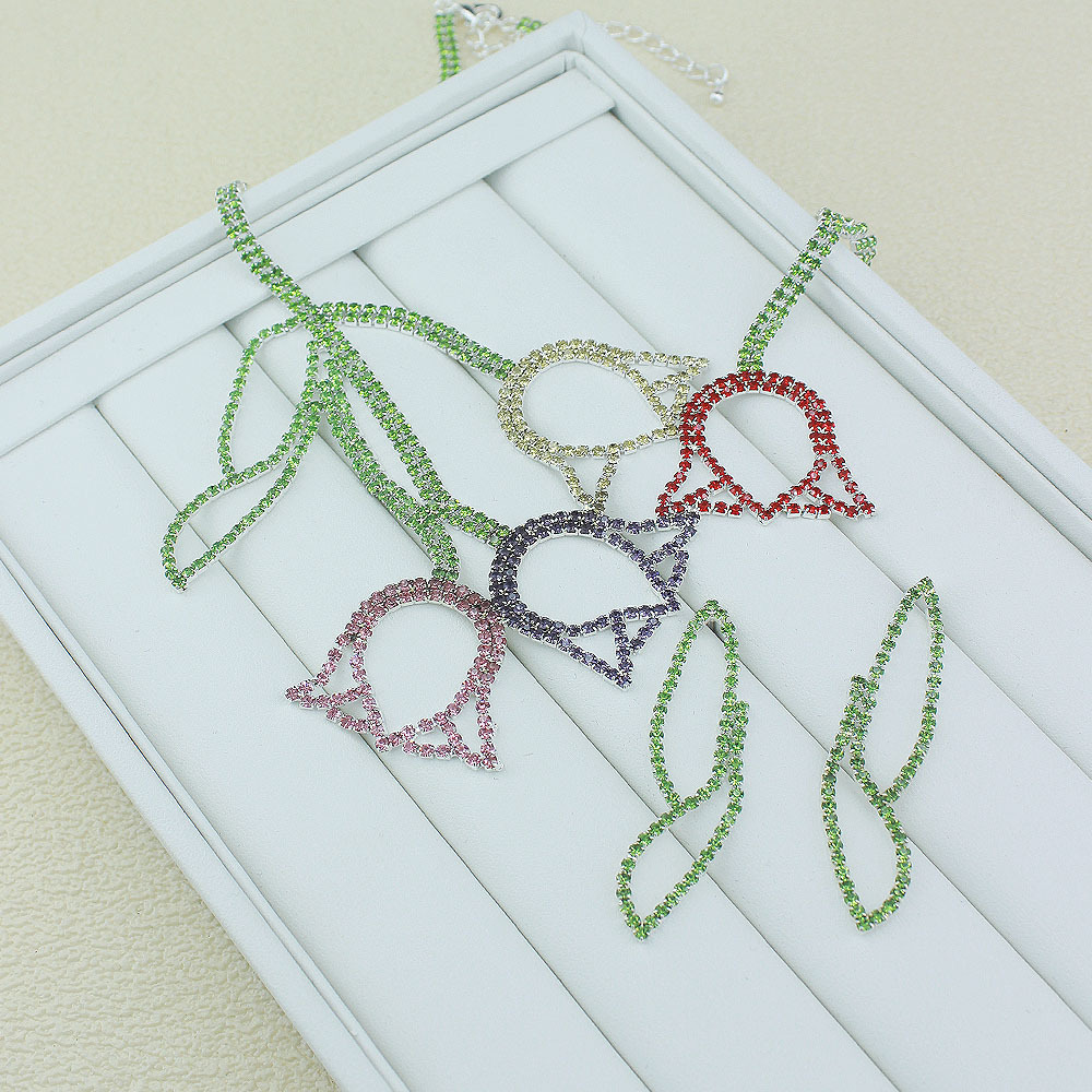 Cross-border European and American design sense rose color rhinestone necklace + earrings jewelry set, exaggerated and fashionable women's personalized accessory set Application Scenario