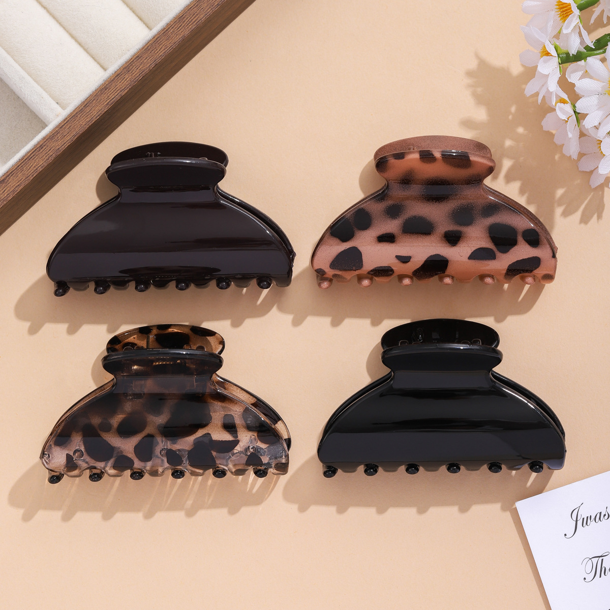 Song Jin pet children's hair clip, Song Jin base, cute design, fixed hair accessory Application Scenario