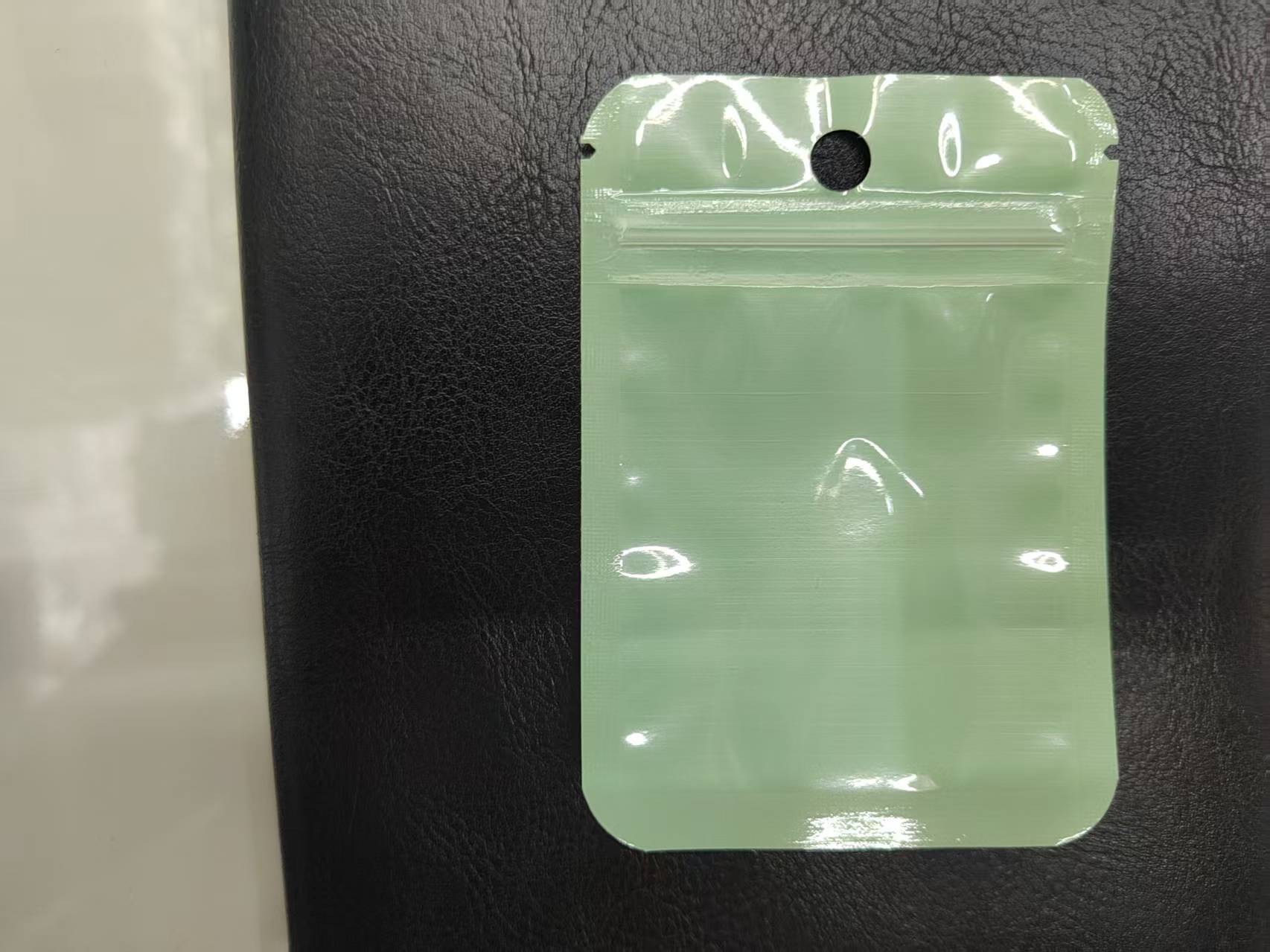 The colored macaron composite pearlescent bone bag can support up to 100 pieces per piece in stock details Picture