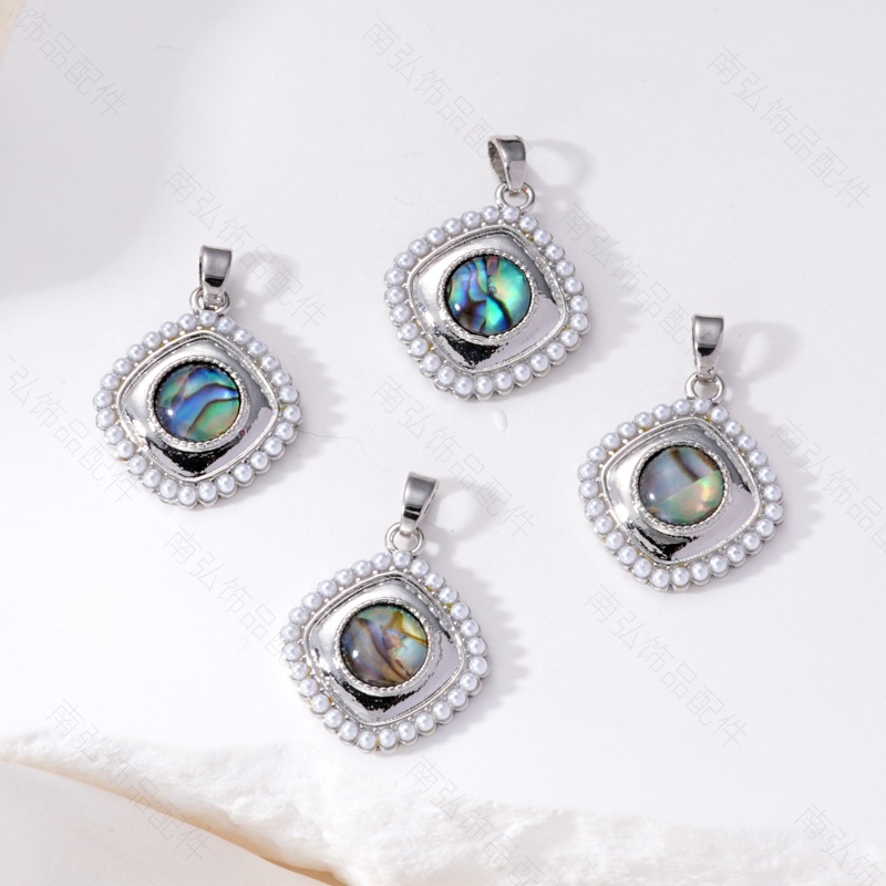 European and American cross-border square fashionable pendant inlaid with shell pearls, niche design, elegant and versatile pendant chain for women Specification image