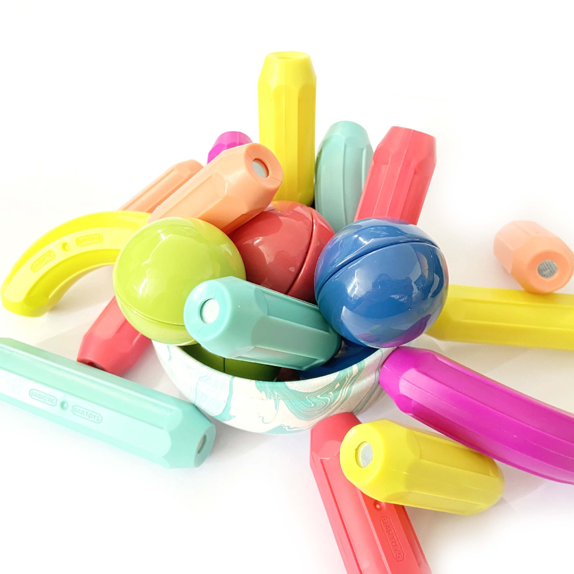Cross-border exclusive magnetic rod custom processing, short magnetic rods, versatile building blocks, jigsaw puzzles, toys, building blocks, Qianman plastic Application Scenario