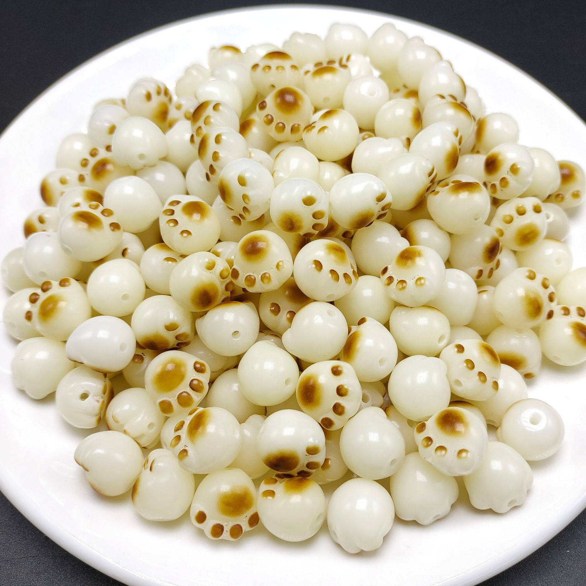 Natural Bodhi root carvings, charcoal-burned cat PAWS, cat scattered beads, single cat paw Bodhi root bracelet, cultural and artistic accessories details Picture