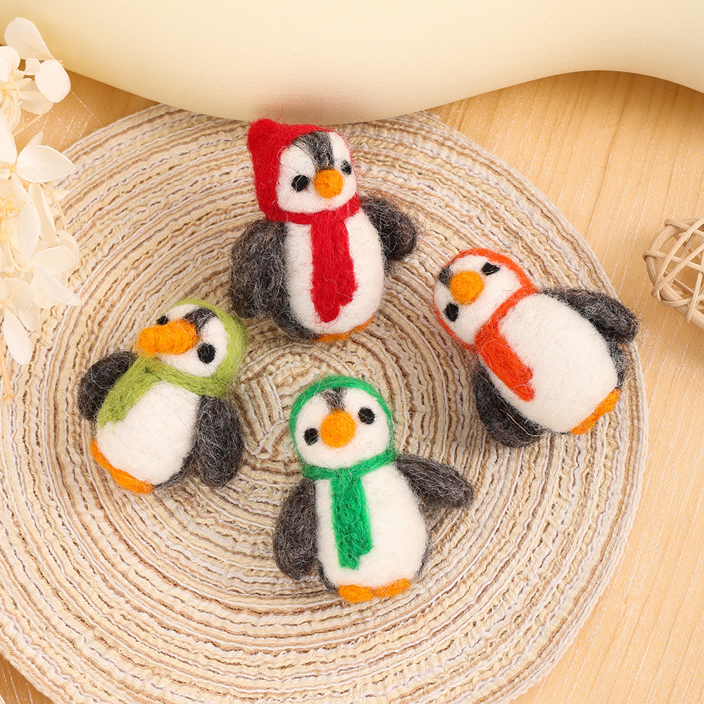 Ins-style handcrafted wool felt cartoon dolls, cute little penguin clothing and accessory gifts