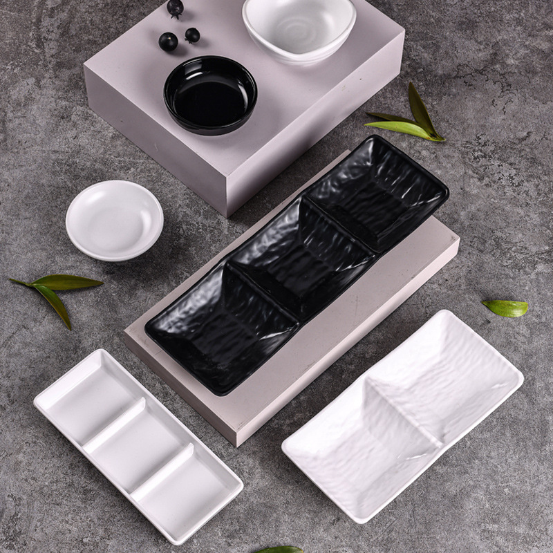 Melamine Japanese and Korean seasoning dish, white round plate, two-compartment seasoning dish, black three-compartment and four-compartment barbecue dipping sauce dish