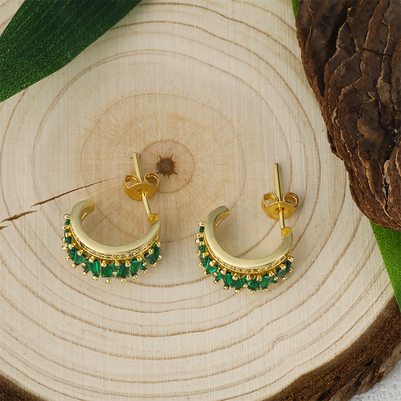 Classic women's fashion accessory: Green zircon C-shaped stud earrings, luxurious diamond-encrusted earrings, Valentine's Day gift for the party Application Scenario