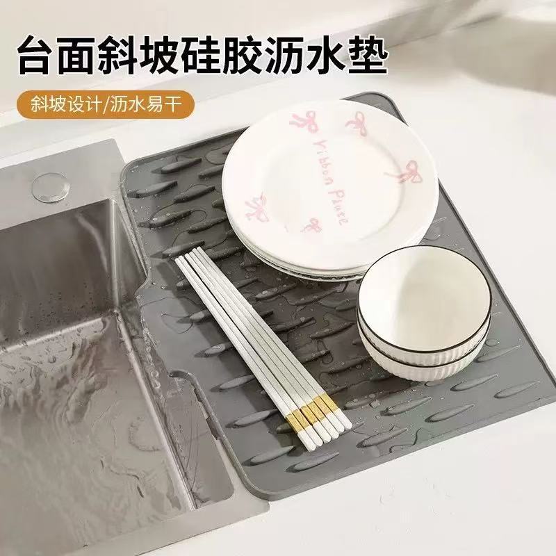 Soft rubber water-draining pad for countertop slope, kitchen heat-resistant and heat-insulating pot pad, thickened countertop pad, anti-slip cutting board fixing pad Specification image