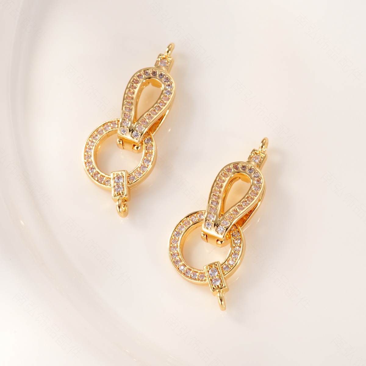 DIY jewelry accessories with zirconium ring necklace clasp, copper-plated with real gold to retain color and have a high-end feel Application Scenario
