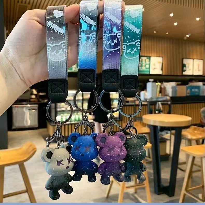Popular starry sky bear keychains, car keychains, student schoolbag pendants, men's and women's bag pendants, car keys Application Scenario