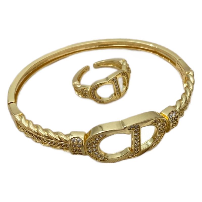 A metal retro high-end bracelet for women with an Instagram niche design, a light luxury, European and American fashion, and a cold style set Item Picture