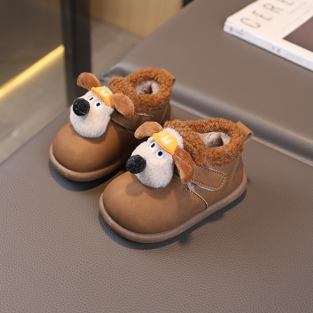Children's cotton shoes 2025 Winter new style Boys' and girls' cartoon dog Boken shoes with fleece warmth, small and medium-sized children's snow boots Application Scenario