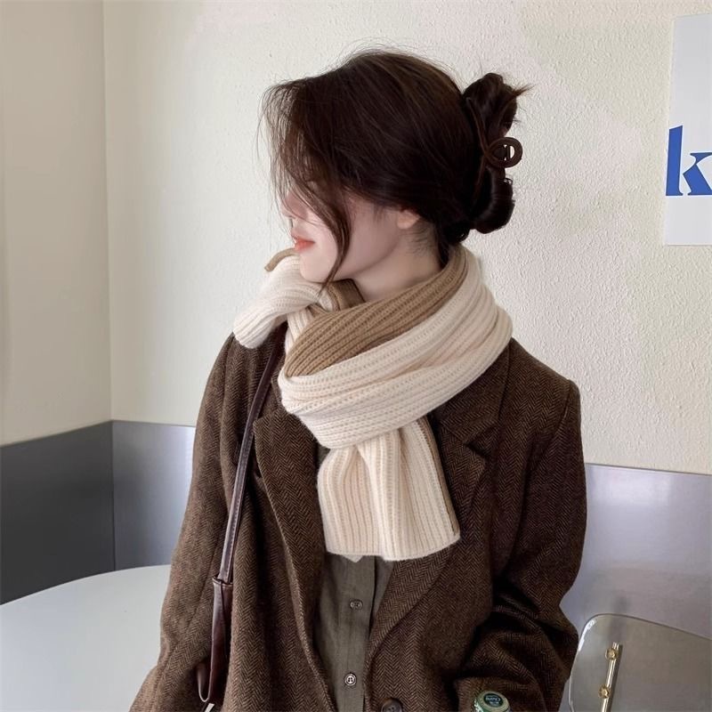 A short, cross-knitted scarf for women in autumn and winter, in Korean color, versatile and warm in winter. It's a neck protection for lazy people and is available for wholesale at popular street stalls details Picture