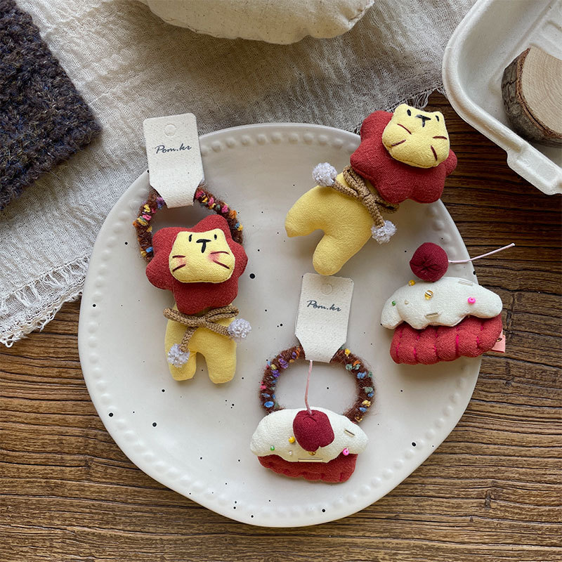 New Korean-style sweet autumn and winter mini cake hair clips, children's handcrafted fabric side fringe hair clips, hair accessories and hair bands