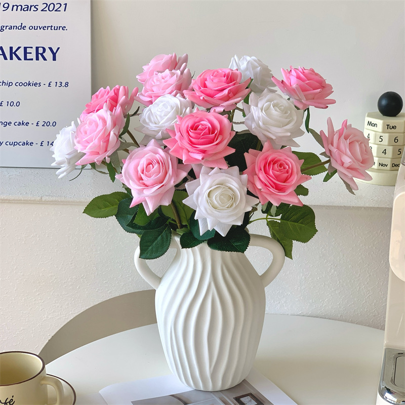 手感保湿润玫瑰花高级感逼真仿真花假花居装饰婚庆手捧花厂家批发