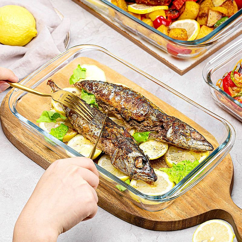 Wholesale of three-piece rectangular heat-resistant glass baking trays with LIDS for home kitchen steaming and roasting fish plates and tableware Application Scenario