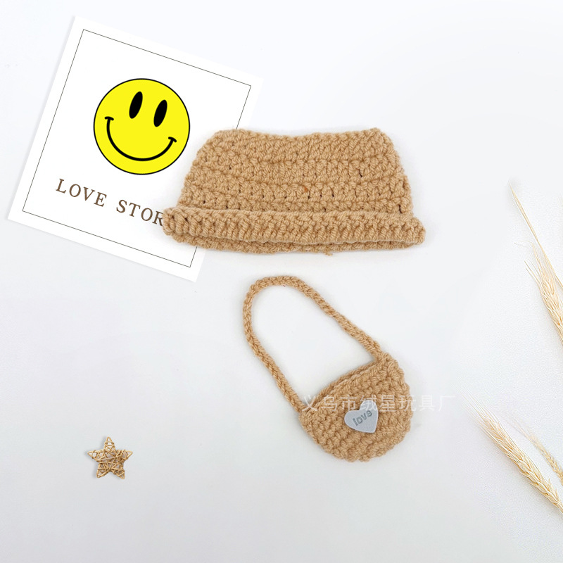 Baby clothes, 17cm labub hat crossbody bag set, creative vinyl Labub doll, pure hand-crocheted accessories Application Scenario