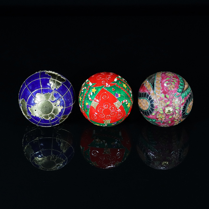 A 90mm Christmas ball in silver blue with a copper base and cloisonne enamel filigree. This is a collection of old Jingtai LAN cultural and artistic collectibles from Beijing details Picture