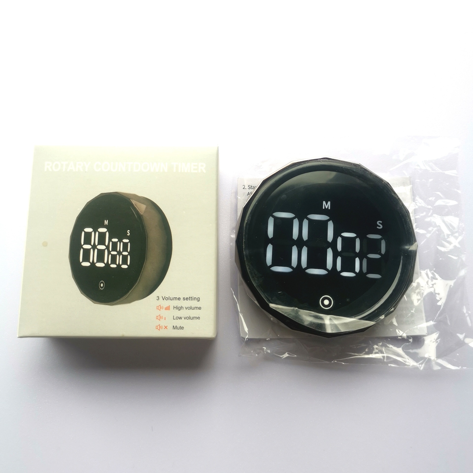 Rotating countdown timer, kitchen magnetic suction student LED LCD baking timer, large screen children's wholesale reminder Application Scenario