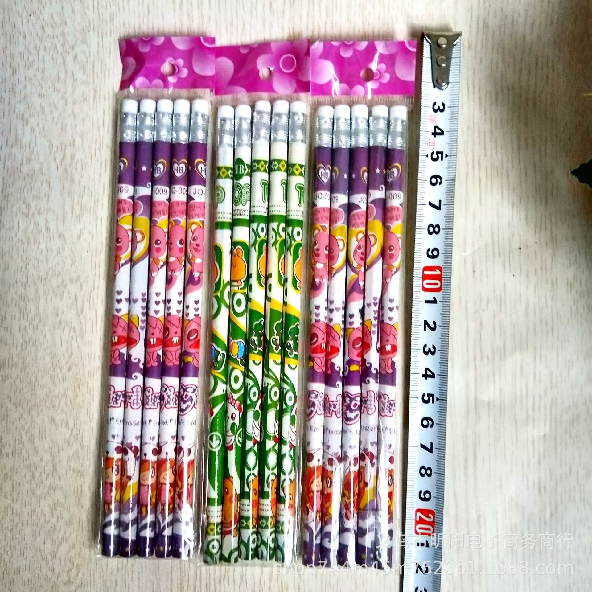 A pack of 5 student cartoon erasers and pencils, HB pencil writing tools, at a one-yuan store Application Scenario