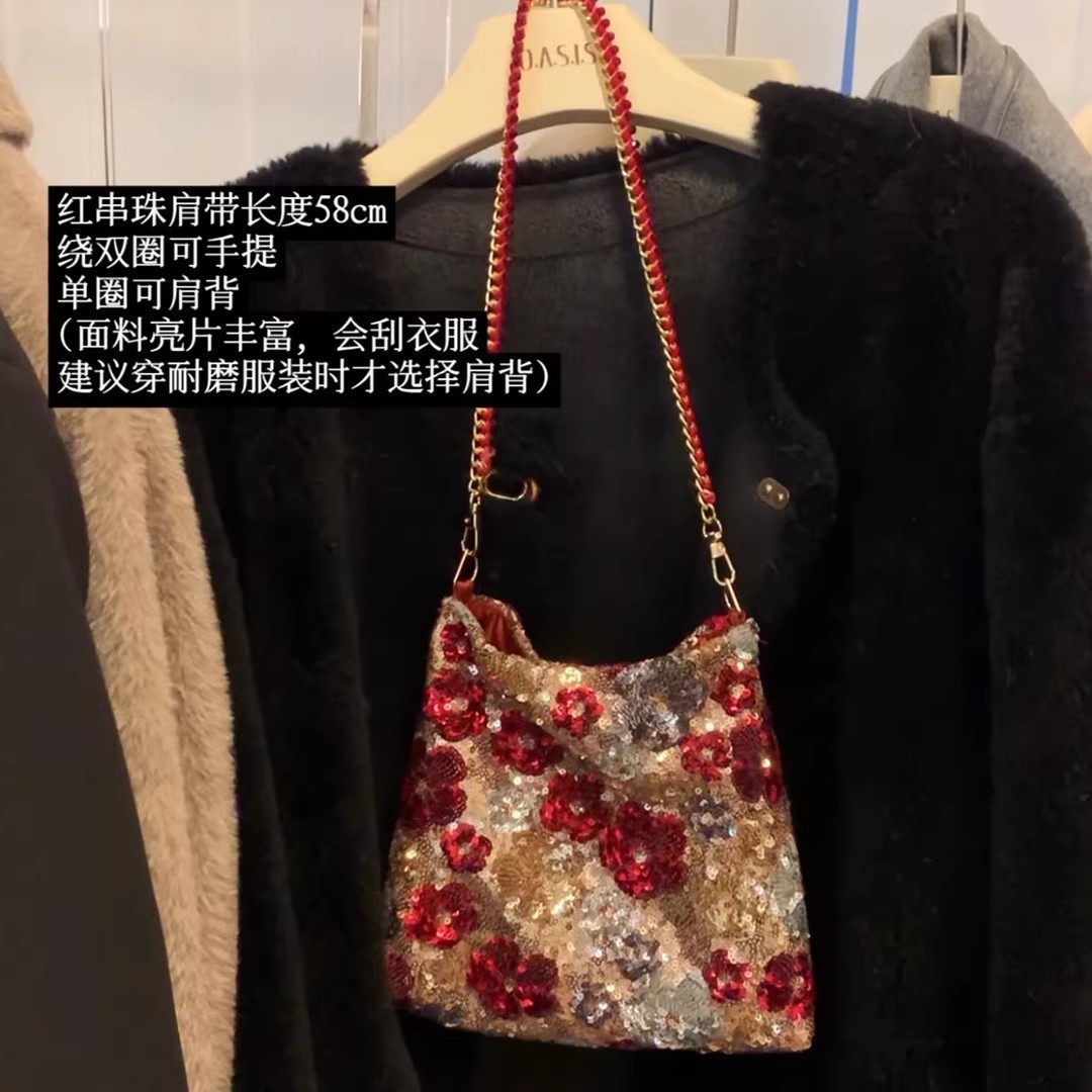 Cross-border niche high-end red sequined flower hand-held armpit bag, atmosphere banquet single-shoulder crossbody bag, women's bag, handbag, hand-held bag, fringed women's bag, handbag, sequined bag Application Scenario