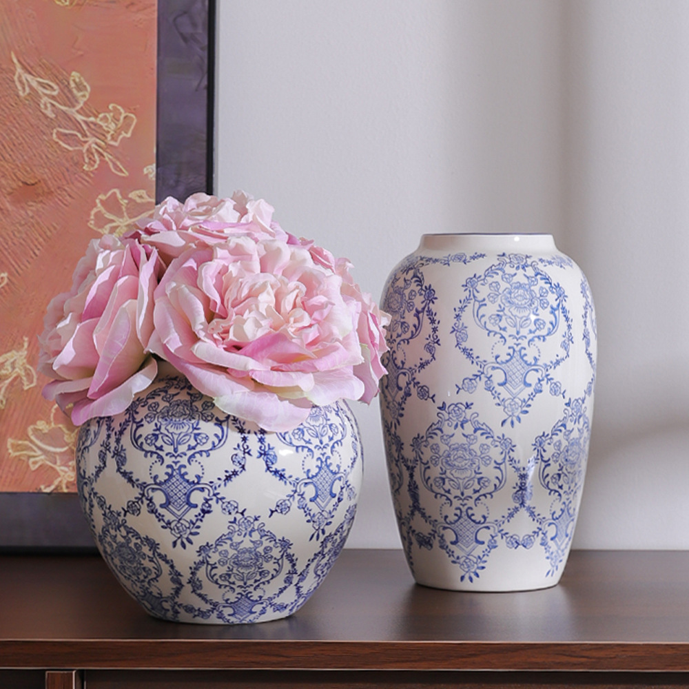 New Chinese-style retro blue and white porcelain vase, high-end ceramic decorative item, living room entrance, flower arrangement, home decoration, blue and white porcelain vase with pink flowers, classical and elegant beauty Specification image