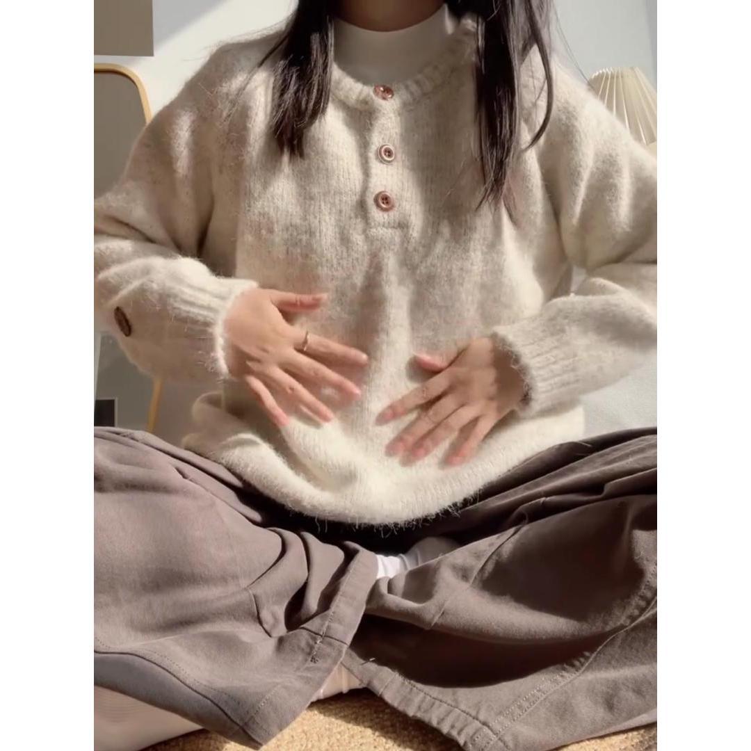 Large-sized thickened soft and sticky sweater for women, semi-open-neck button knitted sweater for autumn and winter, loose inner layer with long-sleeved lazy top Application Scenario