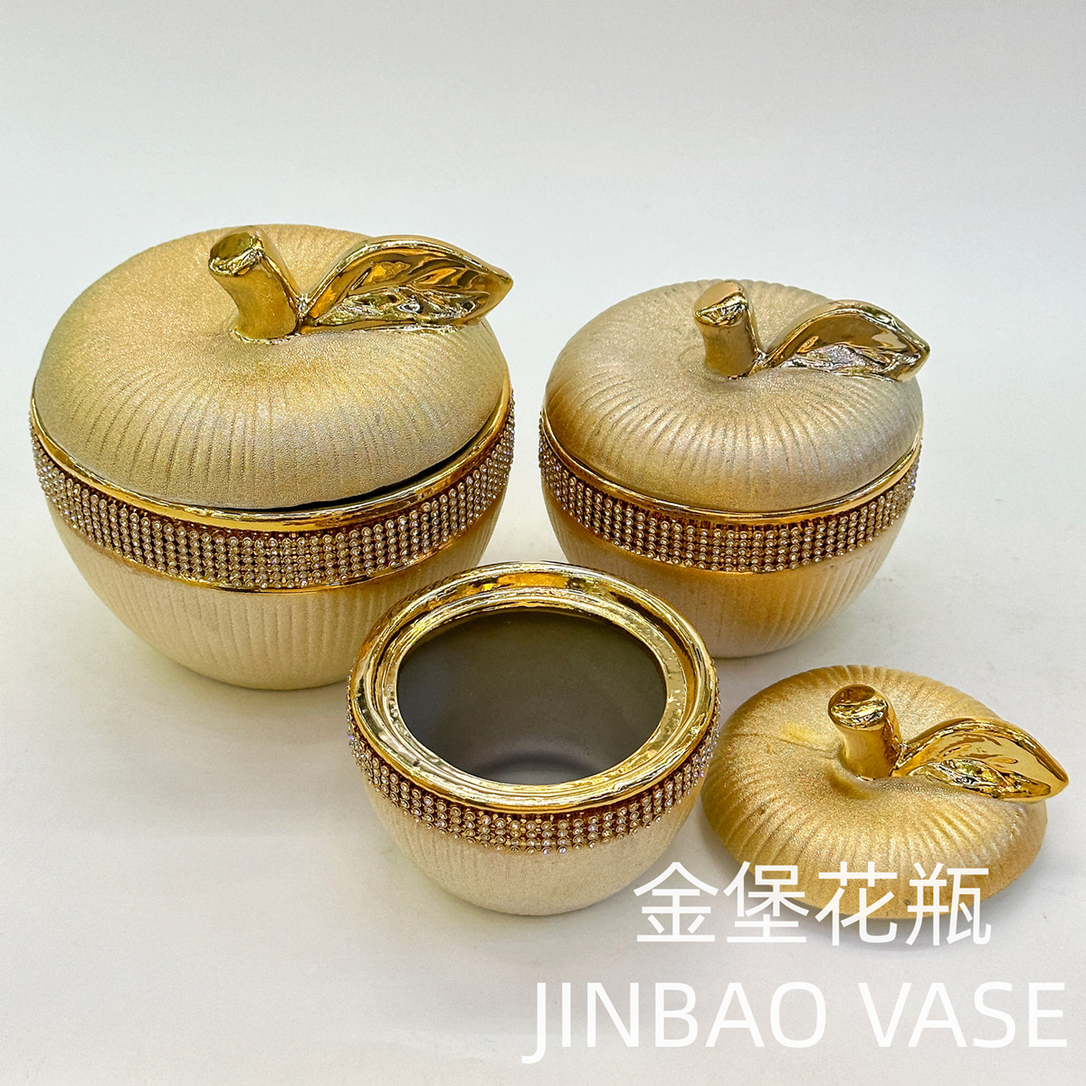 Apple-shaped light luxury electroplated ceramic storage tank with diamonds, snack and dried fruit storage box, creative gold decorative piece Application Scenario