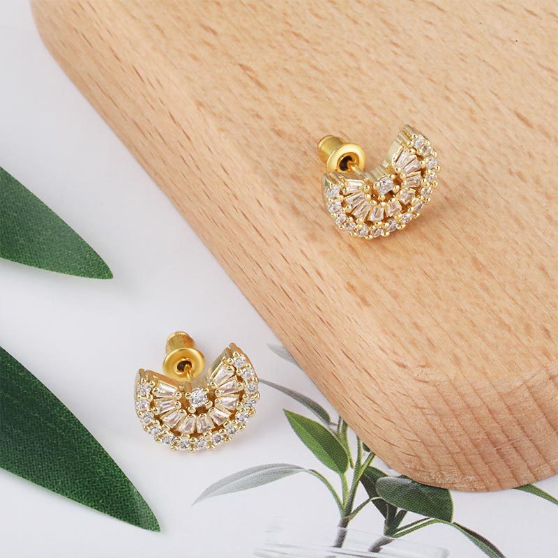 Copper plated with 18K gold and slightly inlaid zircon irregular geometric ear stud, light luxury and high-end style earrings for women wholesale details Picture