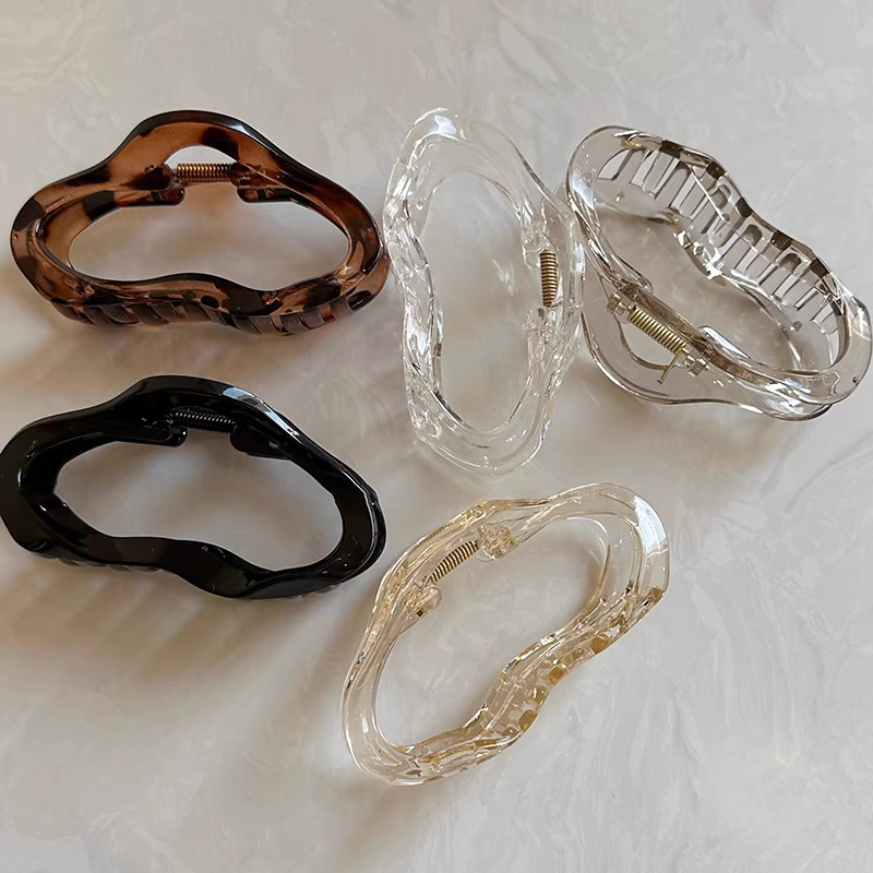 2025 New transparent cloud large hair clip, high-end women's back head hair clip, shark clip, updo hair clip headwear Application Scenario