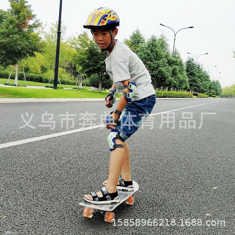 Flash Four-wheel skateboard for teenagers, beginners, children, boys, girls, adults, double upturned 4-tone professional skateboard details Picture
