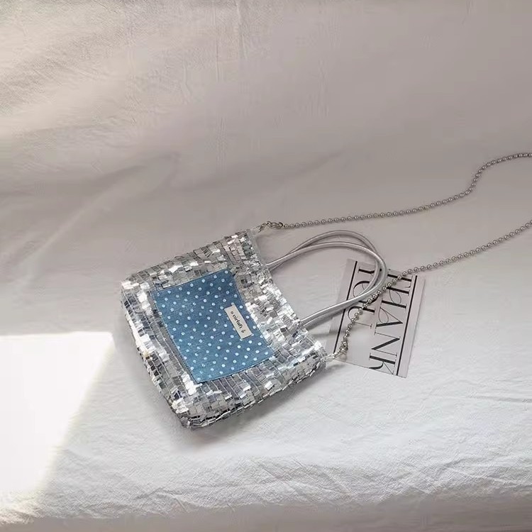 Cross border mini wave light piece llevar bolso pequeño cuadrado bolso de lona de diseño de nicho premium sense bolso de hombro cruzado bolsa de viaje bolsa de mano bolsa de flecos bolsa de mujer bolsa de lentejuelas Application Scenario