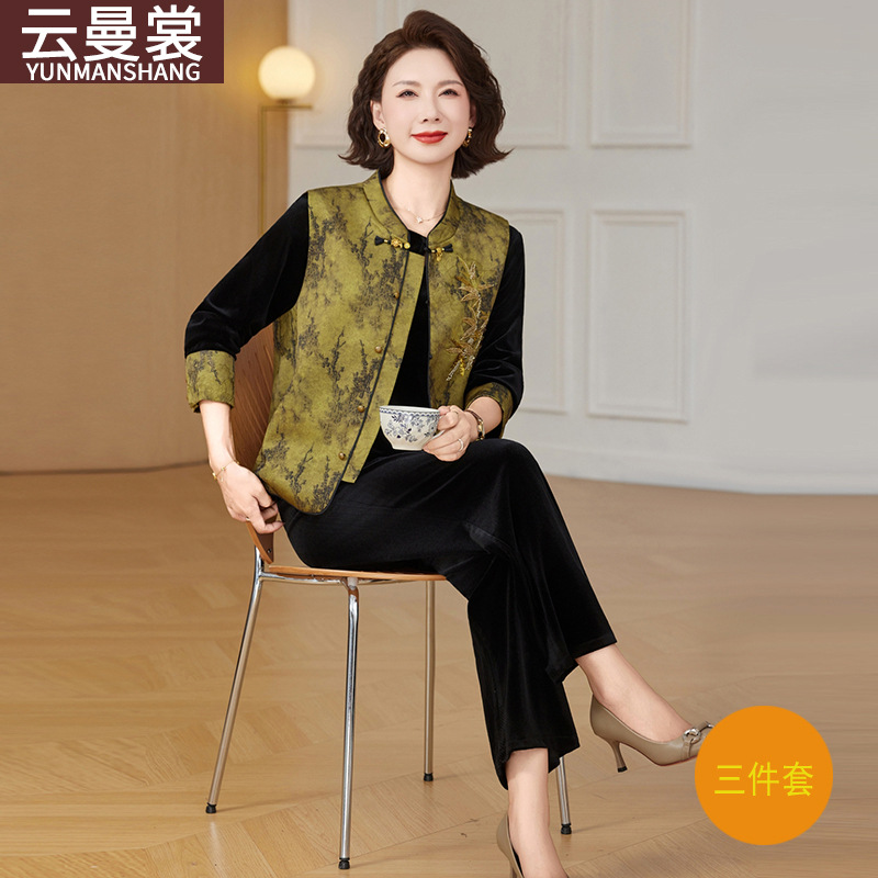 Mom's autumn Velvet set 2025 New style for middle-aged and elderly women's wear, Spring and autumn New Chinese-style traditional Chinese style vest on top