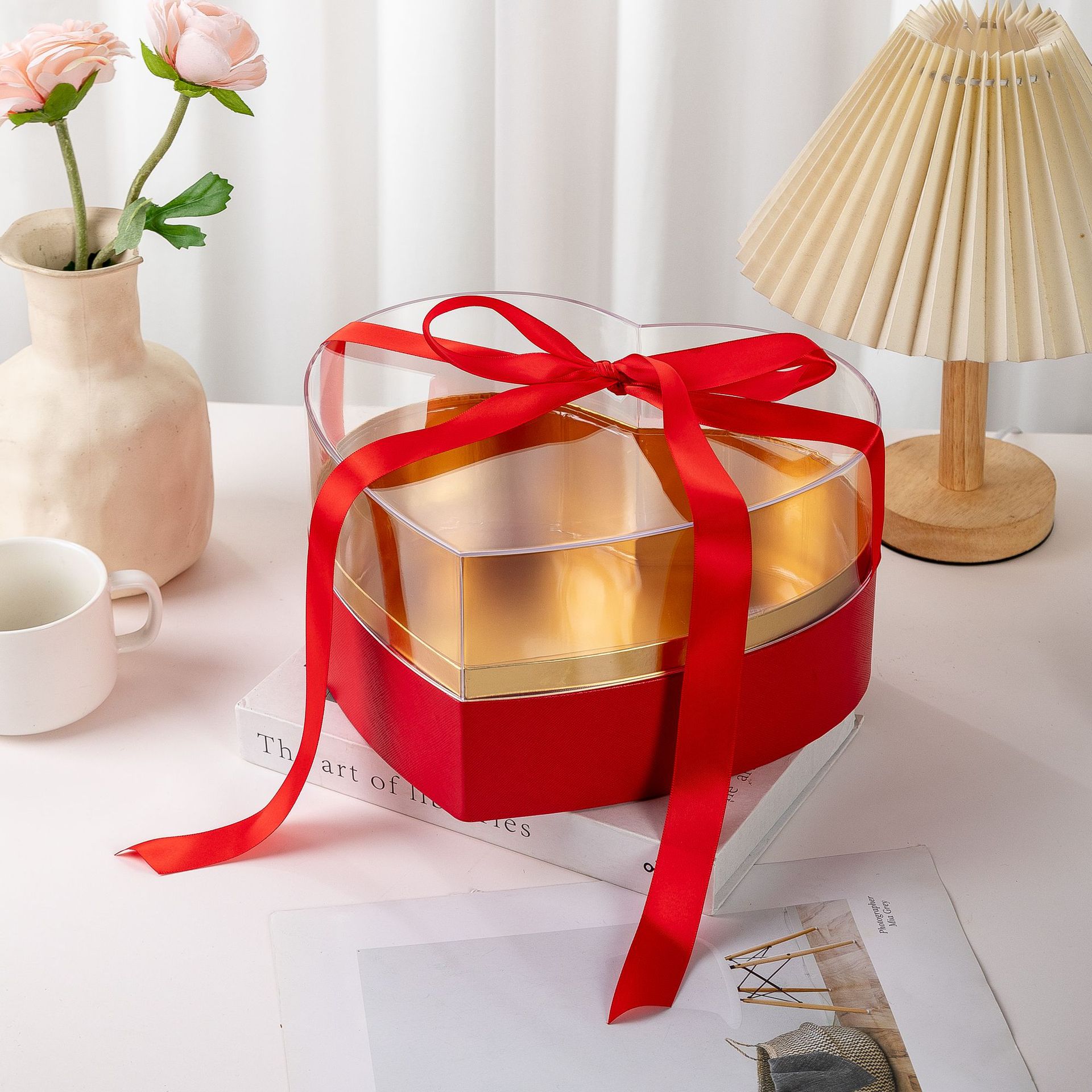 Transparent lid, golden lining, black ribbon, one-piece gift box, souvenir packaging paper Specification image