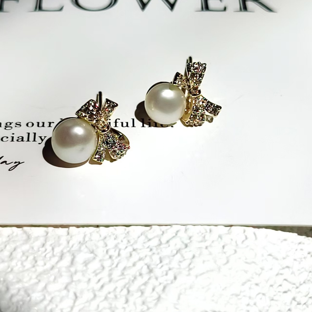 Bow stud earrings for women, retro, simple, versatile and fashionable pearl earrings, high-end, niche and elegant earrings, trendy accessories details Picture