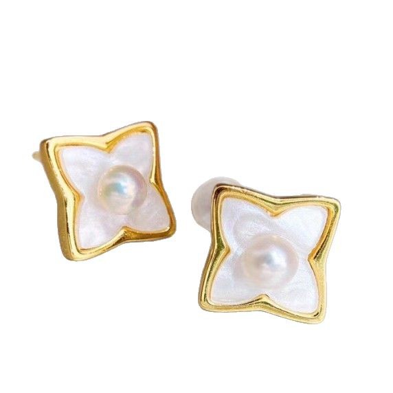 New high-end design, niche style, freshwater pearl stud earrings, women's trendy four-leaf clover earrings, exquisite, light luxury and versatile Item Picture