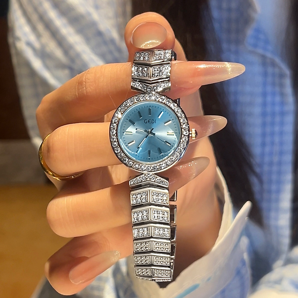 歌迪轻奢满钻时尚高颜值女表小众轻奢防水高级感合金手链手表