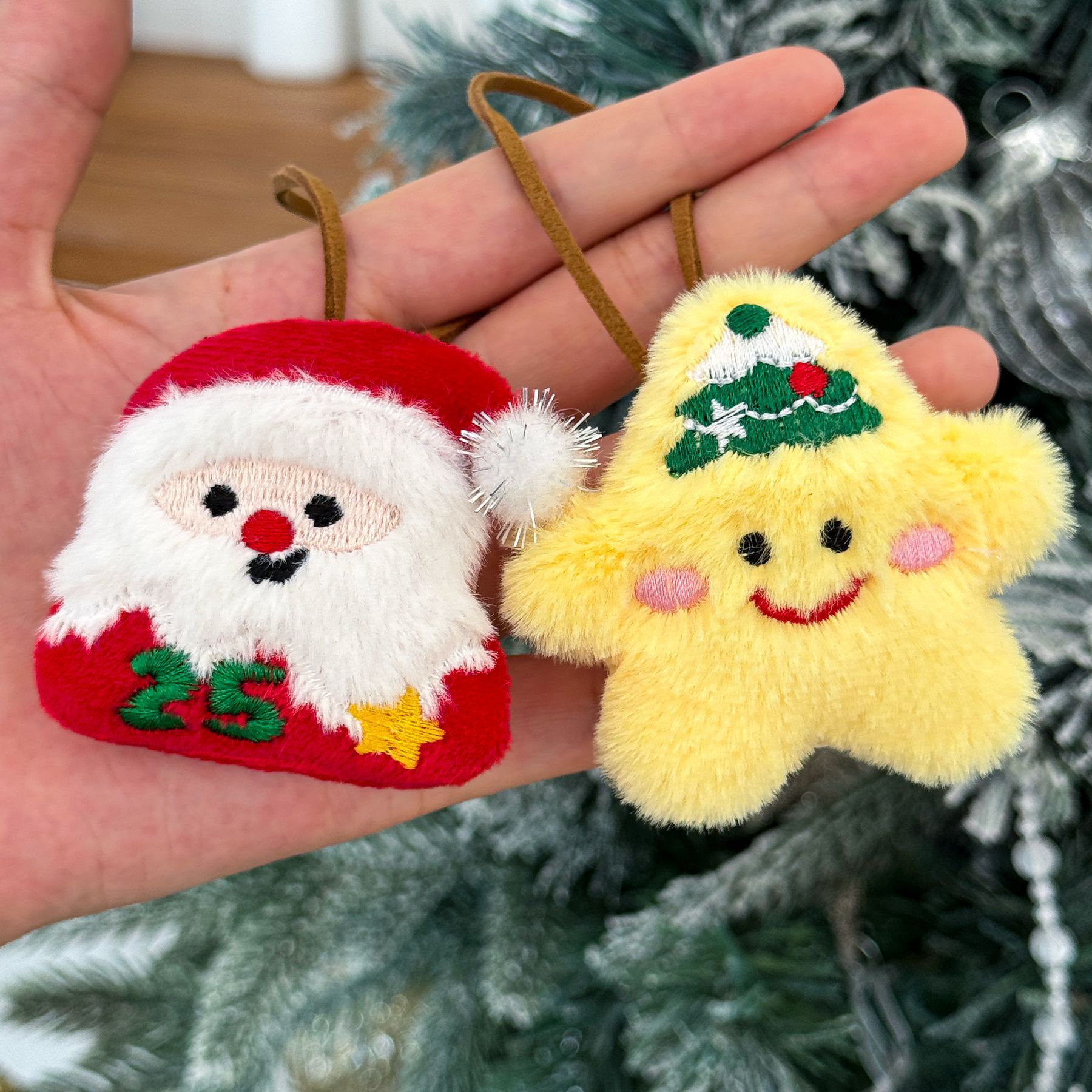 Cartoon Christmas name pendants, cute girlish heart bags, plush dolls, Santa Claus figurines, small gifts Application Scenario