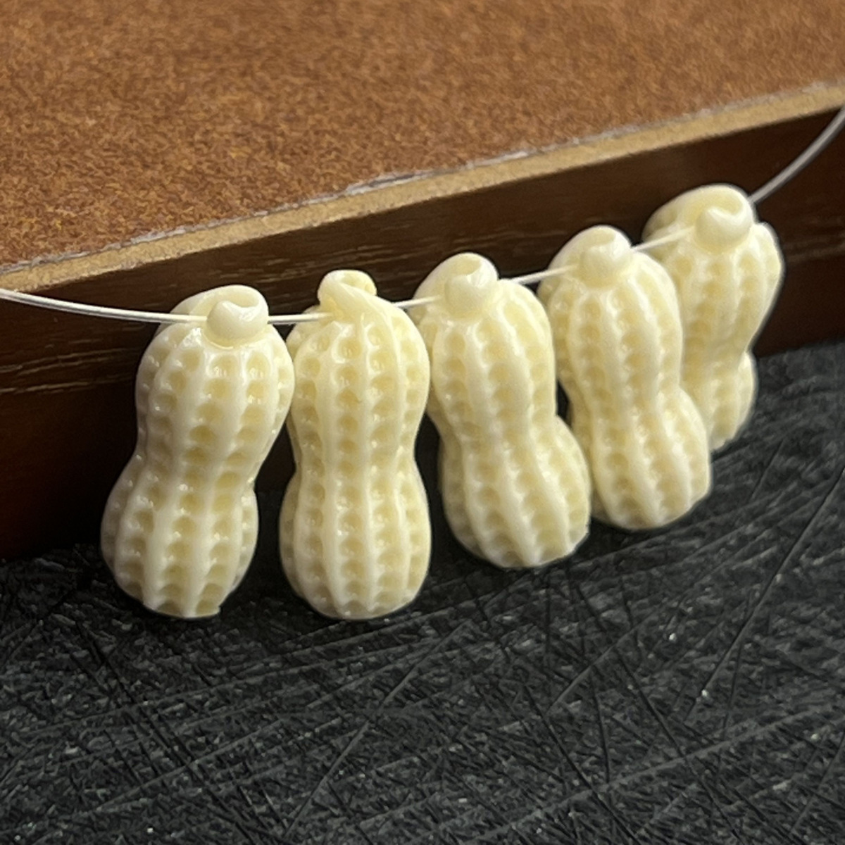 Natural freshwater pearl peanut pendants, DIY handcrafted jewelry accessories, exquisite cross-border jewelry production and wholesale details Picture