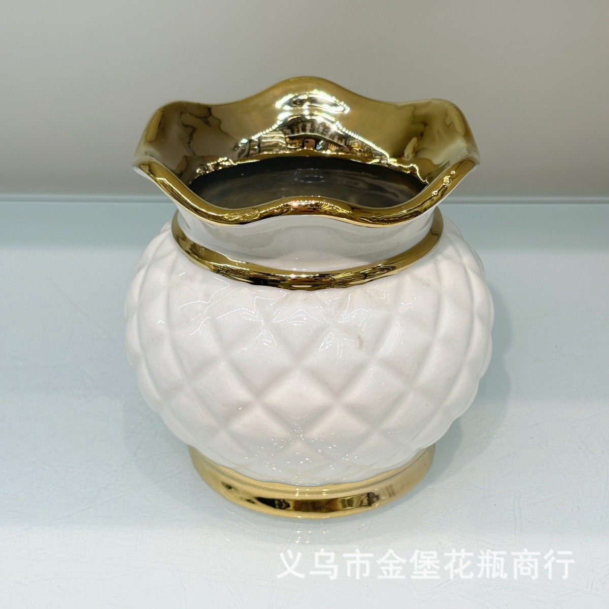 Light luxury white gold diamond-patterned relief ceramic small vase with lotus leaf and gold edge, home flower arrangement storage table decoration piece