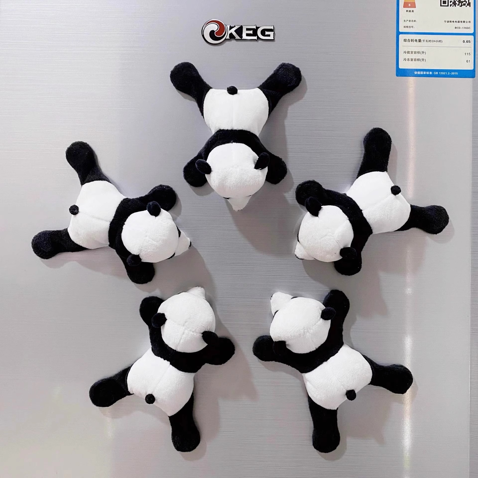 Fridge magnet Papa Panda doll Fridge Magnet Cute Plush Magnetic sticker Sichuan Zoo Commemorative Gift Application Scenario