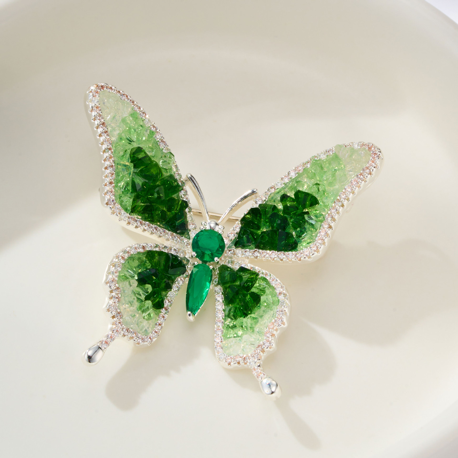 Source factory Forest-themed gradient crystal butterfly brooch, copper alloy micro-inlaid zircon light luxury high-end brooch clothing Application Scenario
