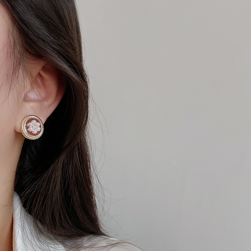 Retro pearl flower stud earrings for women, niche round flower Burgundy red earrings, new trendy earrings wholesale details Picture